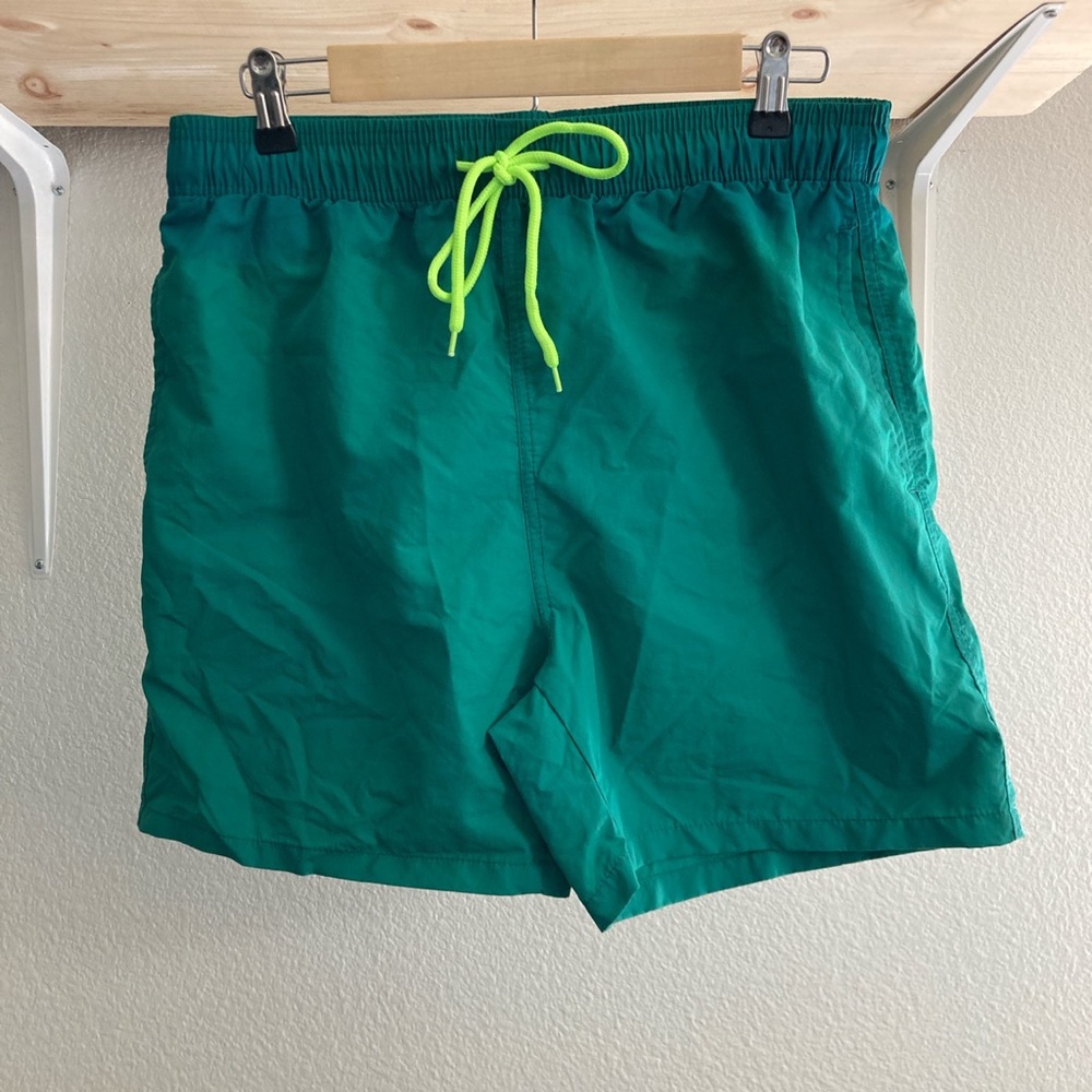 Mid-thigh men’s swim trunks